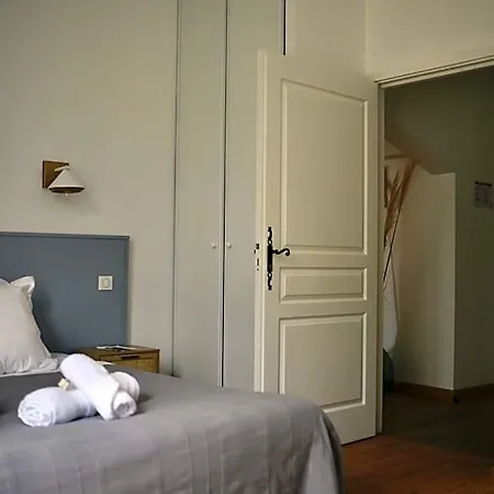 La Maison Du Gasseau Bed & Breakfast 4*