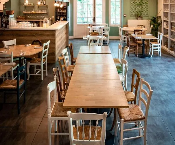 La Maison Du Gasseau Bed and breakfast Saint-Léonard-des-Bois